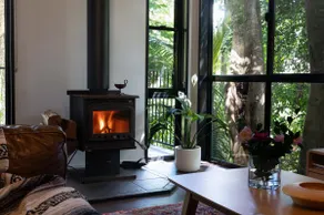 Romantic Figtree Eco Lodge - Walk to Curtis Falls - Image 2