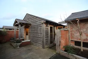 Rushmoor Retreat, Cosy with Outdoor Pizza Oven - Image 2