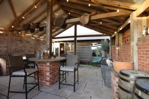 Rushmoor Retreat, Cosy with Outdoor Pizza Oven - Image 5