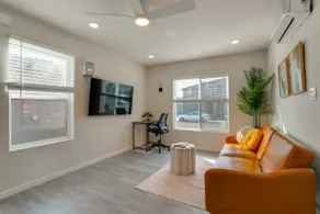 Private Guesthouse Near Hwy 120& I-5 |Kitchen& W/D - Image 5