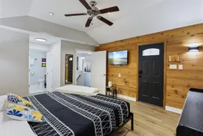 A+: 4BR-3BTH Spacious Home w/ 2 Living Rooms - Image 4