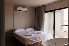 Luxury Suite | Bathtub | Panoramic View | Downtown - Image 4