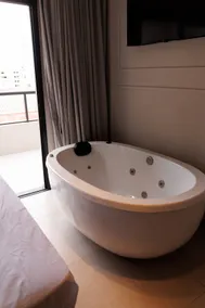 Luxury Suite | Bathtub | Panoramic View | Downtown - Image 2