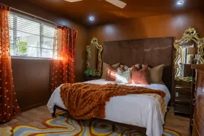 Unique Immersive Stay • 2 Kings + Private Patio - Image 4