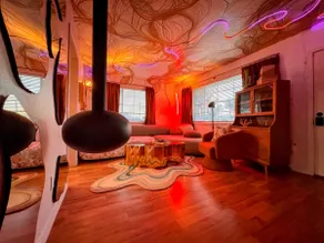 Unique Immersive Stay • 2 Kings + Private Patio - Image 2