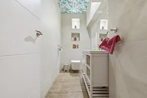 Jacuzzi | Steps from downtown | Spacious place - Image 5