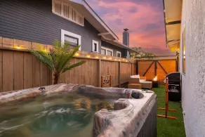 NEW! Stunning 5 Bedroom w/ HotTub, Games, Near Zoo - Image 2
