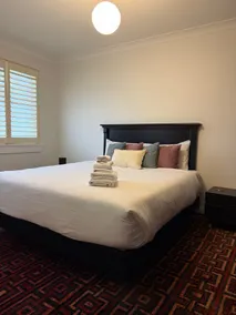 Classic Art Deco 1BR in Vibrant Potts Point - Image 2