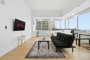 Glasshouse Suite • DT Views Walk To Rogers Place - Image 3