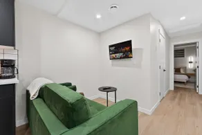 Neutral Oasis - 15 mins to DT + Coffee Bar + Games - Image 3