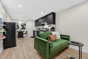 Neutral Oasis - 15 mins to DT + Coffee Bar + Games - Image 2