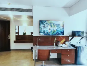 Urban Opulence - Luxurious AC King Studio (9026) - Image 2
