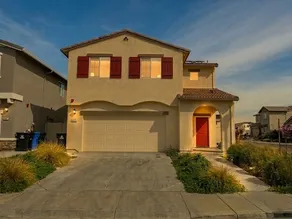 Large 4 Bedroom Home w/Outdoor Patio & BBQ Grill - Image 2