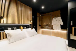 Oraya Suite - Private Movie Theater & Spa - - Image 3