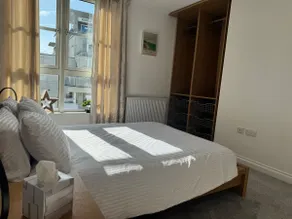 Deluxe 2 Bed apartment for Family's & Contractors - Image 4