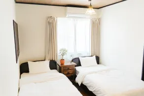 1-minute walk to the sea, 8-minute walk to the station | Fully renovated quiet house with tatami mats - Image 2