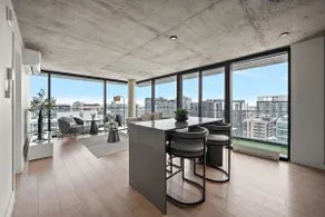 High End 3BR - City View Downtown Montreal - Image 4