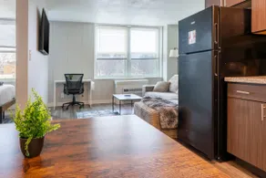 8 Mins to Downtown • 2 Beds + Desk + Free Parking - Image 3