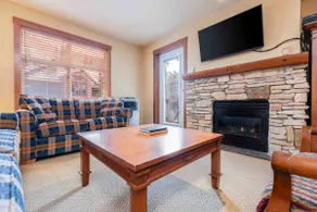 Powderhorn Suite-Ski/Out, Hot Tub w/ Mountain View - Image 3