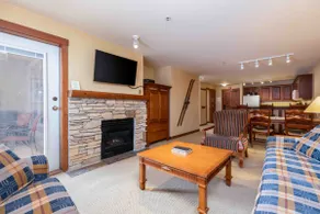 Powderhorn Suite-Ski/Out, Hot Tub w/ Mountain View - Image 2