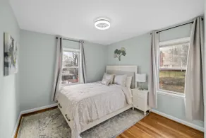 Takoma Park 3BR | Workspace & Free Parking - Image 4