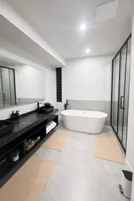 Grand & Spacious Downtown Luxe Stay| 4BR| Sleeps 8 - Image 3