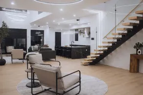 Grand & Spacious Downtown Luxe Stay| 4BR| Sleeps 8 - Image 5