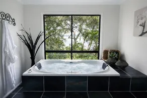 Private Luxury Island Retreat with Panoramic Bay Views - Image 3