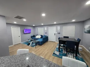 Upscale Peaceful Stay in Gary - Image 3