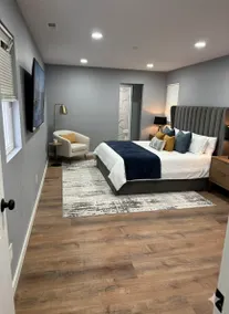 Upscale Peaceful Stay in Gary - Image 4