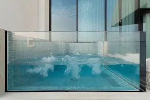 The Royale Blue Luxury Suite 325 Private Plunge Pool - Image 4