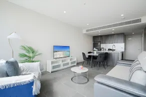 Lidcombe Apt Near Olympic Park Train - Image 2