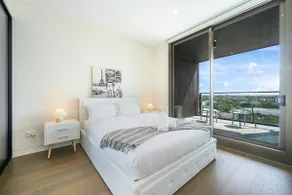 Lidcombe Apt Near Olympic Park Train - Image 3