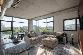 Upscale DTLA Loft | Pool*Gym | Free Parking - Image 2