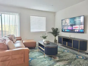 Spacious Home w/Outdoor Dining & BBQ near Galleria - Image 5