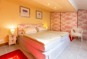 Private gîte with stunning views & shared pool - Image 5