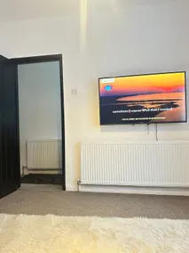 Spacious 3BR Home | Fast WiFi | Free Parking - Image 5