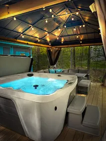 Cozy Mountain Chalet Hot Tub Firepit Game Room Sleeps 8 - Image 3