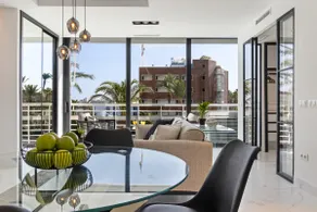 Black and White Beach – Boutique Apt & Sea View - Image 5