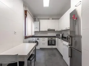 Bright apartment in Las Arenas - Image 5