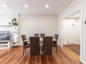Bright apartment in Las Arenas - Image 3