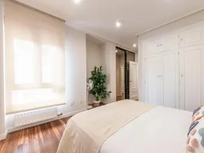 Bright apartment in Las Arenas - Image 4