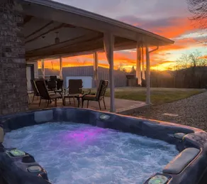 Fam Retreat, Hot Tub, BBQ, Ski, Game Room, Backyard - Image 2