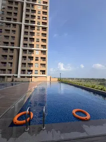 Beige Zenith : 2BHK Apt 32nd floor + Pool - Image 4