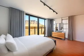 Spacious 3-Bedroom Apartment with Table Mountain Views I Ideal for Families & Groups - Image 3