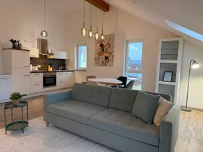 Perfect for 2-4! Kitchen Garage Airport Balcony - Image 2