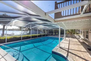 Lakefront home w/heated pool minutes from Legoland - Image 3