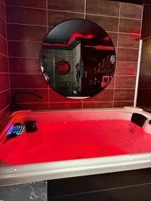 REDROOMX Loveroom - Image 4