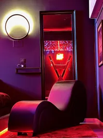 REDROOMX Loveroom - Image 3