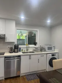Spacious 3BR Gatineau Home • Parking & Convenient - Image 3